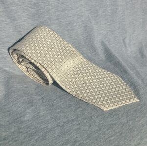 Giorgio Bianco Men's Neck Tie Geometric Gold on Beige 58x3.5 Classic. Clean